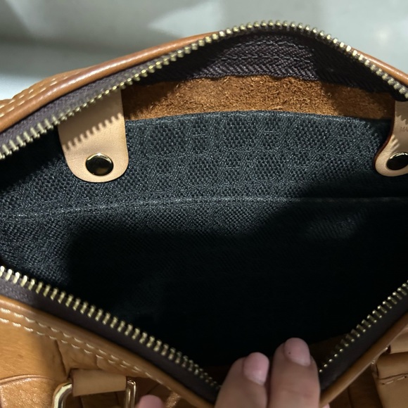 Carolina Herrera Andy with Large CH - Picture 6 of 6